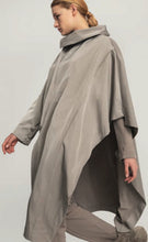 Load image into Gallery viewer, Lotus | Makiani Raincoat | F25