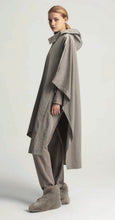 Load image into Gallery viewer, Lotus | Makiani Raincoat | F25