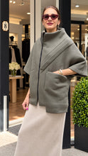 Load image into Gallery viewer, Lotus | Vest | 18/Zankin