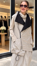 Load image into Gallery viewer, Lotus | Gilet | 33/Evodosis