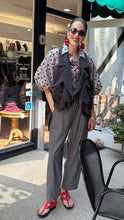 Load image into Gallery viewer, Amma | D617 | Vest
