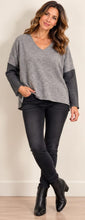 Load image into Gallery viewer, Univertsal | H26-57-K03 | sweater